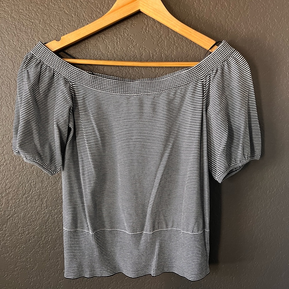 Woman’s off the shoulder short sleeve shoulder top